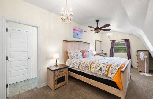 Entire 2br 2ba hilltop view home Sleeps 8 pets 4 acres Jacuzzi Central AC Kingbeds Office Free WiFi Parking Full Kitchen Refrigerator Washer Dryer Furnished Three 3 Large Sunset Dining Patios Grill Stovetop Oven Hiking Wildlife Firepit Quiet very Secluded - Foto 4