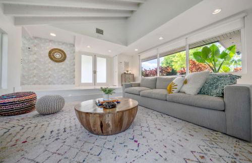 Boho House - Stylist Home with Parking and large Yard - Foto 1