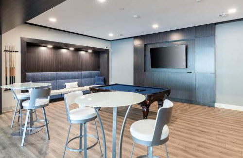 East Side Luxury 1BR Apt - Near Brady St with Balcony and Lounge - Foto 15