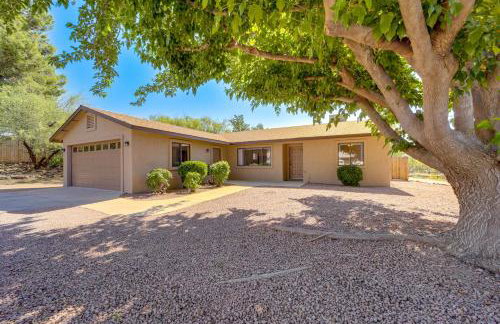 3 Mi to Old Town Cottonwood Sunny Home with BBQ - Foto 3