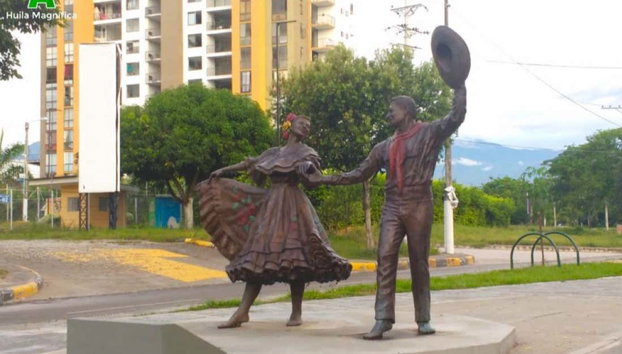 Neiva Tour - Photo 5, Stroll past statues