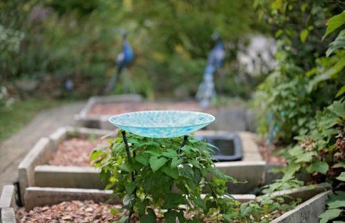 Boho Garden Bungalow Near IU, Downtown, EV Level 2 Station - Foto 30