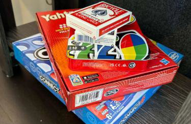 Walk Downtown & River Stylish Cozy Stay w Huge Porch - Foto 32