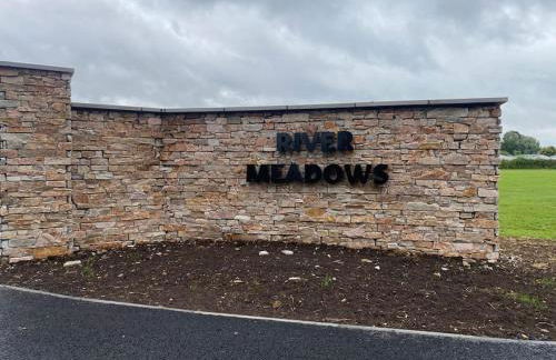 Elegant 2 Bed 1 and Half Bath Caravan in Holiday Resort Village - Photo 12