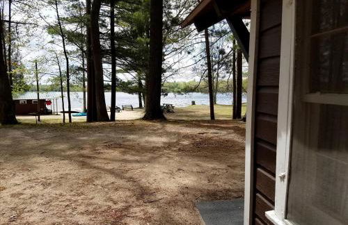 Charming Vacation Cabin with Waterfront Views on Pine Lake, Michigan - Foto 5