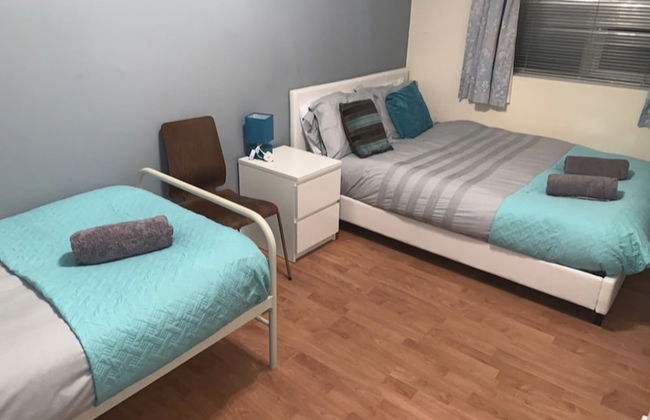 New Cross Mews 4 Bedroom 2 Bathrooms Fast Wifi Parking Sleeps up to 12 - Photo 5