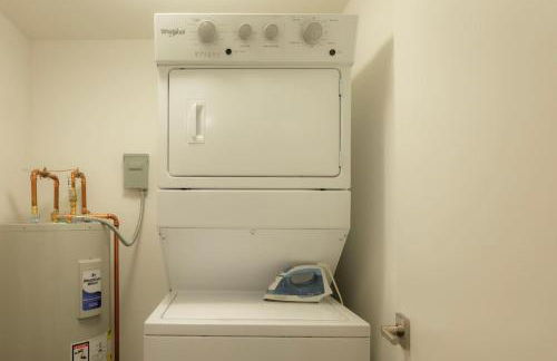 Above The Roots - Stylish 1BD on the Square - Foto 23