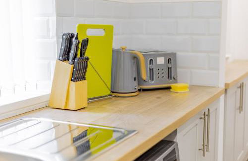 Elegant 3 Bedroom Detached House By Your Lettings Short Lets & Serviced Accommodation Peterborough With Free WiFi & Parking - Foto 19