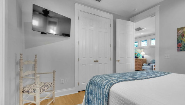 Carriage House ~4br/3.5ba ~ Sleeps 8~ Public Beach Access! - Foto 4, Habitación