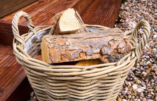 Chic Family Home with Garden Fire Pit & Event Space, Hot Tub - Foto 45