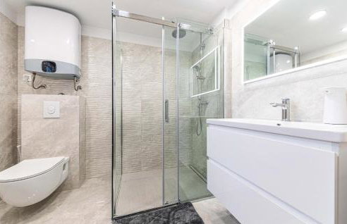 Awesome Home In Lecevica - Foto 45