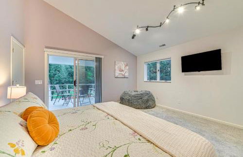 7 Mi to Skiing Lake George Home with Large Patio - Foto 23