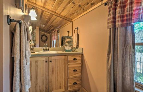 Outdoor Adventure - Charming Cabin w/ Hot Tub - Foto 18
