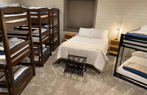 Dual Cabin- Yellowstone Family Retreat- Sled Hill - Foto 22