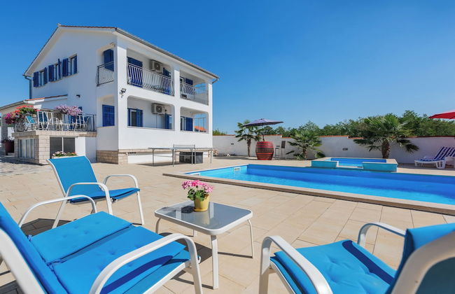 Family home with hydromassage pool & fun activities - Foto 25