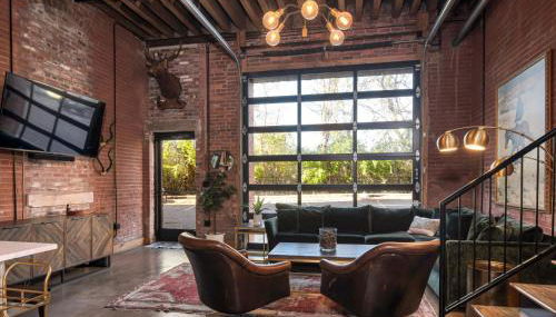 One-Of-A-Kind! Roll Up Garage Door-Pool, Speakeasy - Foto 2