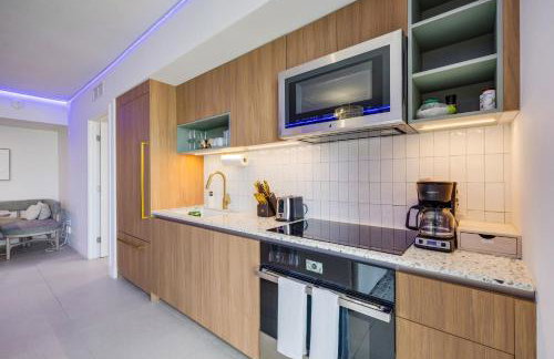 Stunning Lux 2 Bed 2 Bath with Panoramic View from Balcony - Foto 18