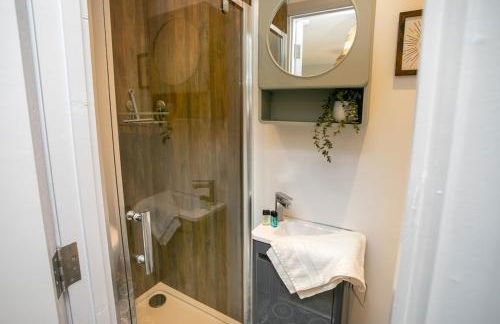 4 Bed Contractor Accommodation in Longbridge - Foto 13