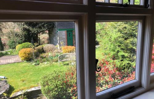 Historic Pike House with Beautiful Garden - Photo 2