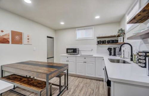 Quiet Basement Retreat | King Bed, Firepit, Yard - Foto 10