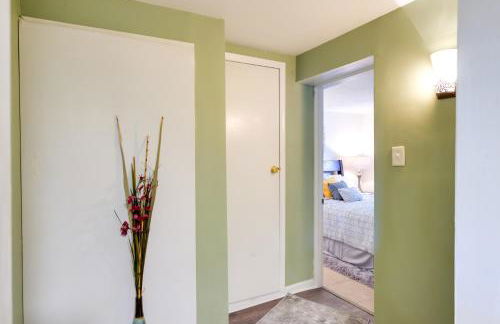 District Heights Apartment with Patio and Seating - Foto 11