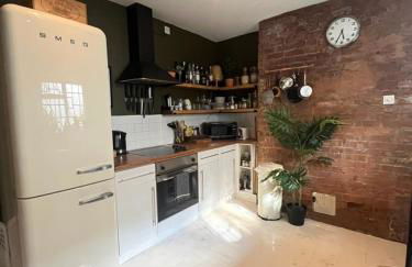 Cozy Garden Apartment with Wood Burner - Foto 12