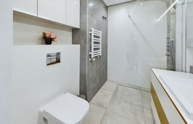 Apartment With Parking Gdynia by Renters - Photo 17