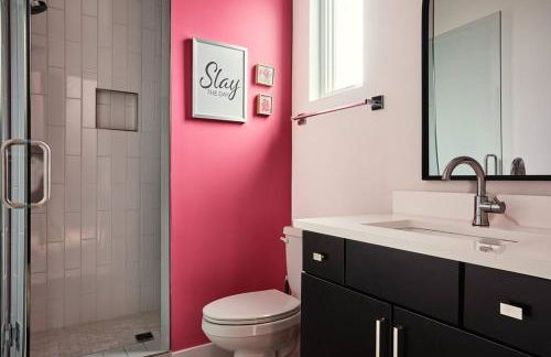 Ultimate Bach 10min to DT IG Walls Every Room - Foto 29