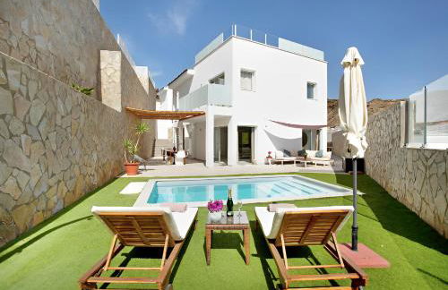 Luxury Boho Villa with Heated Pool, Rooftop and Panoramic Sea View in Amadores - Foto 5