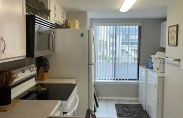 NEW LISTING! Centrally Located with Pool and Beach Views - Foto 12