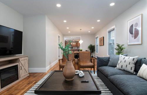 Updated Family-sized Home in Heart of Rutland, Near Slopes, EV Level 2, Hot Tub - Photo 11