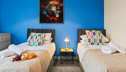 Forest View- Oasis Mural -Didsbury Zen Sleeps 10 - Foto 1, wardrobe