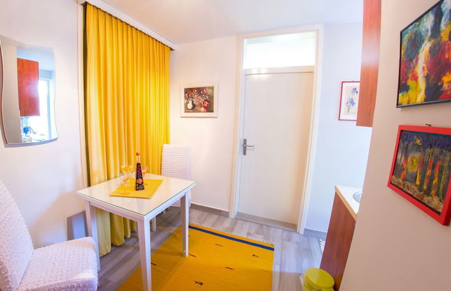 Yellow Lilly Mostar Apartment - Photo 11
