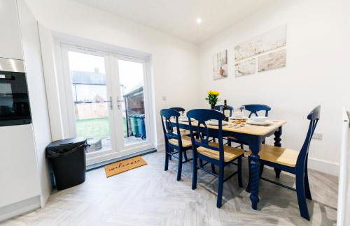 Spacious 2Bed - Great for Contractors - Driveway&Garden - Foto 51