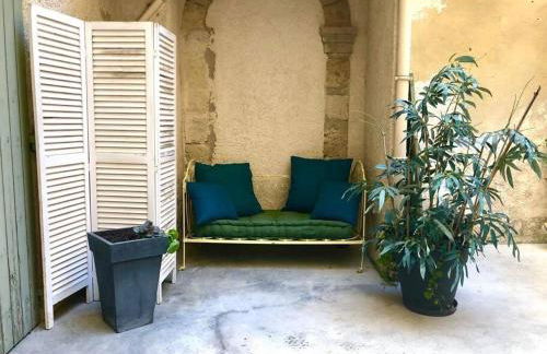 Ulysse, Appartement Spacieux au Centre Historique d'Uzès en rez-de-chaussée avec extérieur, proche parking des Marroniers - Foto 10