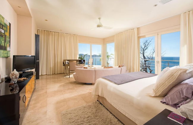 Exquisite Hilltop Villa with Luxurious Modern Design, Sweeping Ocean Views & Sparkling Infinity Pool - Foto 4