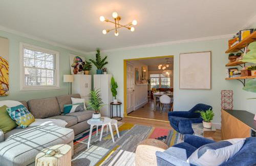 Family Home with Furnished Deck in Fairview! - Foto 11