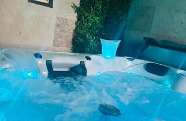 Loveroom 50 nuances de bulles jacuzzi et sauna privatif - Foto 1