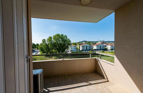 GuestHost - Bright Apartment with Terrace - Photo 30