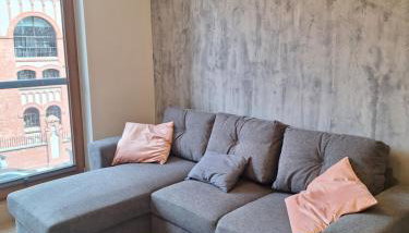 Metro Wola Apartment with Parking & AC next to Warsaw Rising Museum by Noclegi Renters - Foto 5