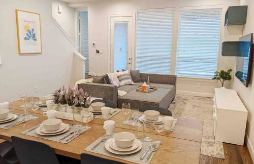 TMC 3-Story Townhome FREE EV Charge - Foto 47