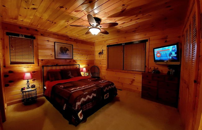 Elk Run On Cosby Creek - 2 Bedrooms, 2 Baths, Sleeps 7 Cabin by RedAwning - Foto 2