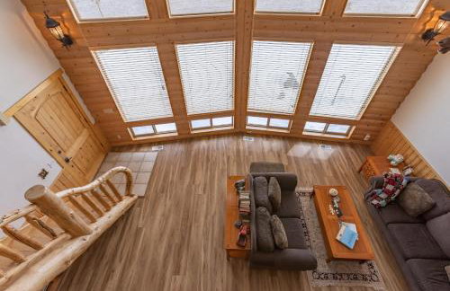 Chester Currents by KABINO Riverfront on Henrys Fork Air Conditioning Boat Launch Foosball Pool Table Huge Yard Garage WIFI - Foto 45