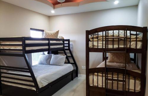 Pool, Patio and Yard Chic South Texas Home - Foto 24