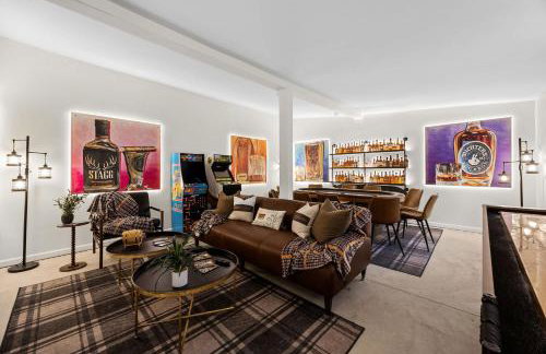 Bourbon-themed home w arcade & hot tub for groups - Foto 54