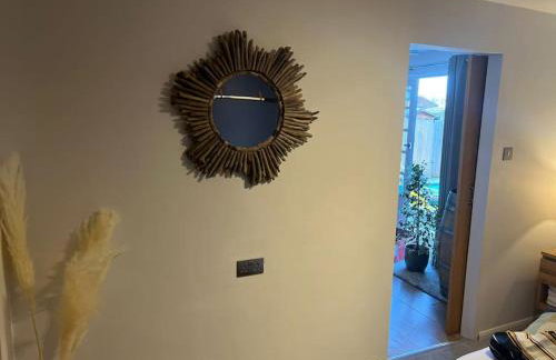 Unique one bedroom guest house with free parking - Photo 12