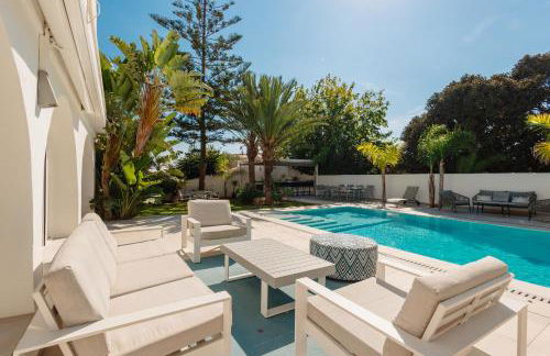 Marbella, Costabella - Beachfront Villa with Heated Pool - Photo 10