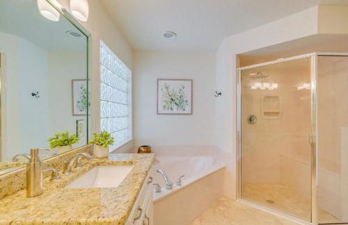 Private Beach at Lakefront Summerfield Getaway! - Foto 10