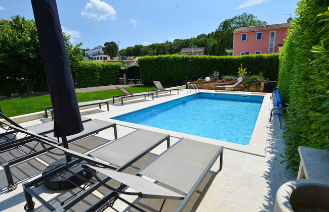 Sophisticated and Chic Villa With Pool - Foto 36