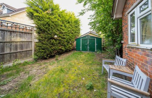 5 Min to Heathrow & Uxbridge Station with Parking - Photo 34